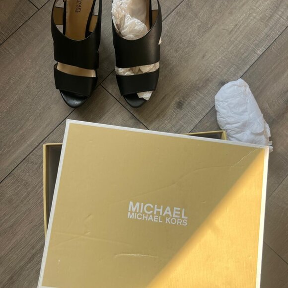 MICHAEL KORS BRAND NEW SHOES WOMEN 7.5 SIZE - Picture 3 of 7